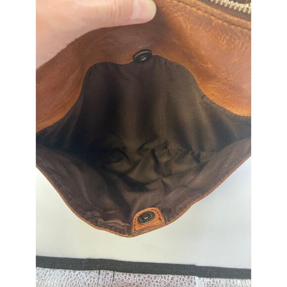 VILENCA HOLLAND SMALL BROWN GENUINE LEATHER CROSSBODY BAG - Picture 7 of 10